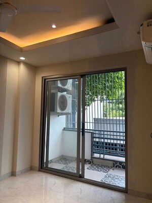 Room in 4 BHK Apartment at Hauz Khas – for Rent