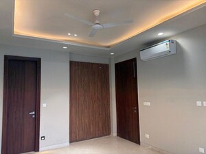 Room in 4 BHK Apartment at Hauz Khas – for Rent