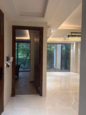 Room in 4 BHK Apartment at Hauz Khas – for Rent