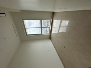 Room in 4 BHK Apartment at Omkar Alta Monte, Malad East – for Rent