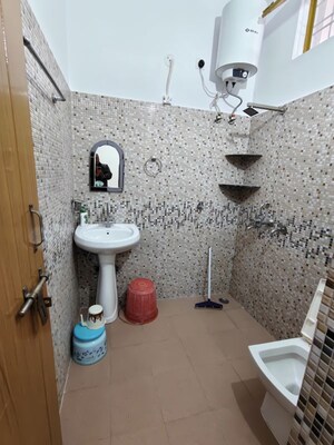 Bathroom in 1 BHK Independent House at Anarwala – for Rent