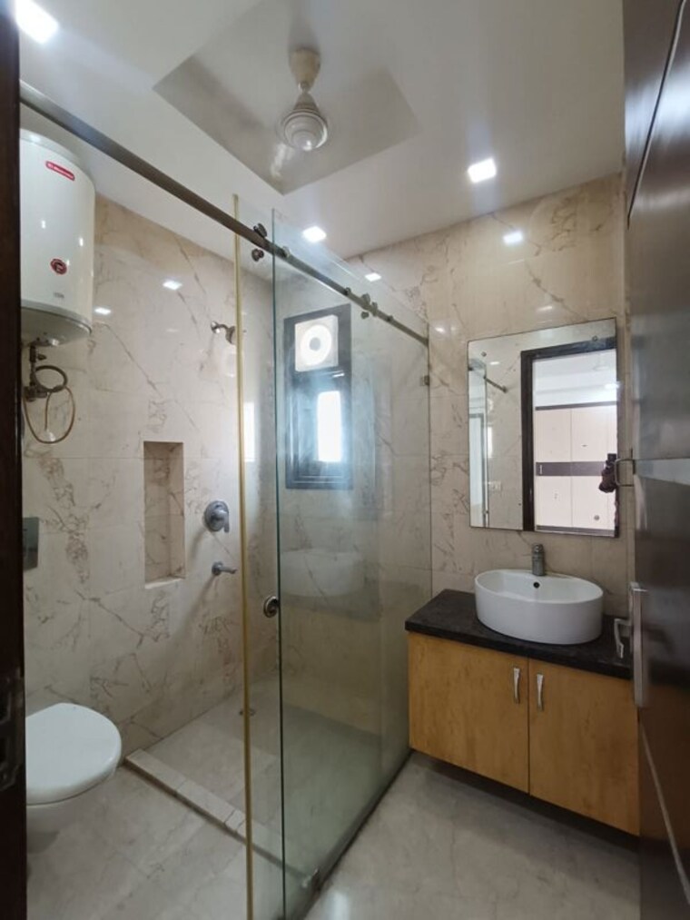 Bathroom, greater kailash i 3 Bedroom 208 Sq.Yd. Builder Floor In Greater Kailash I Delhi 10605386