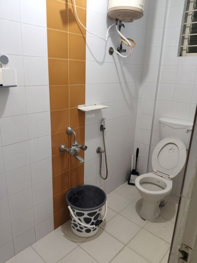 Bathroom, lakshmi-enclave-bellandur 1 Bedroom 500 Sq.Ft. Apartment In Bellandur Bangalore 10605394