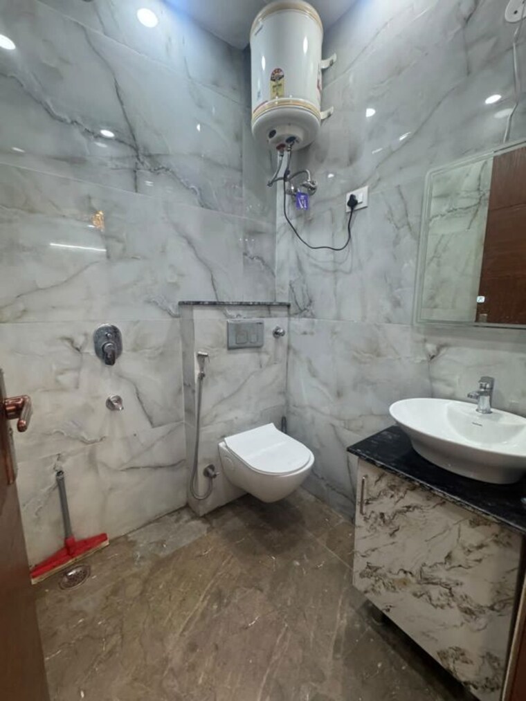 Bathroom, panchsheel vihar 2 Bedroom 1000 Sq.Ft. Builder Floor In Panchsheel Vihar Delhi 10605405