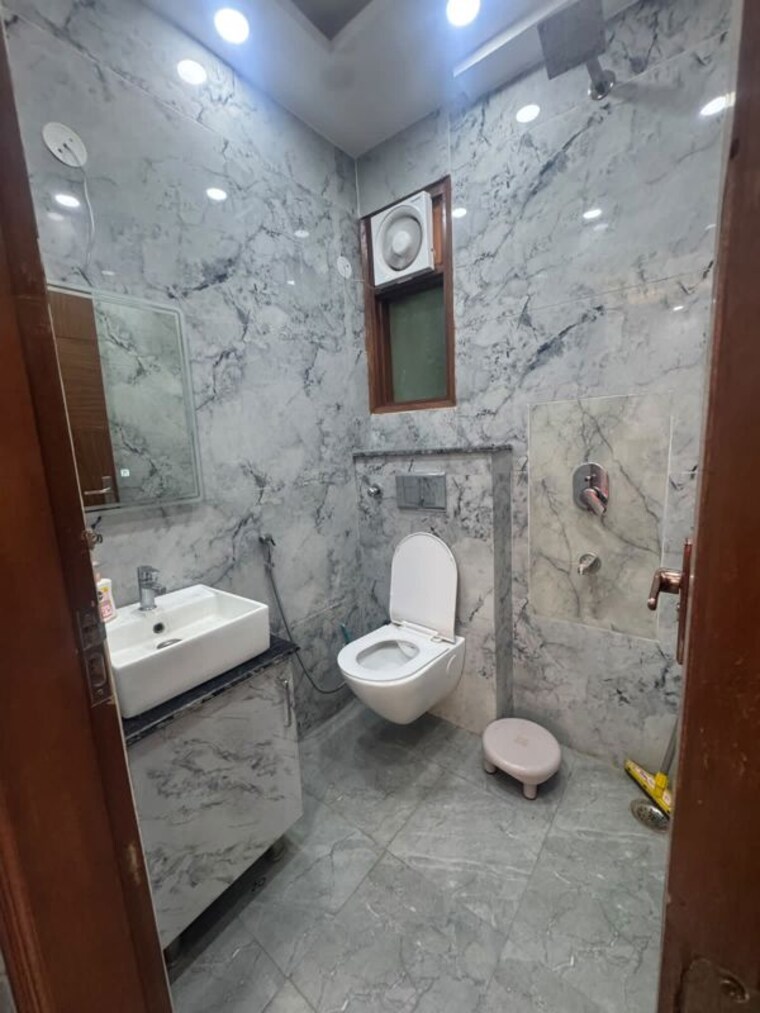 Bathroom, panchsheel vihar 2 Bedroom 1000 Sq.Ft. Builder Floor In Panchsheel Vihar Delhi 10605405