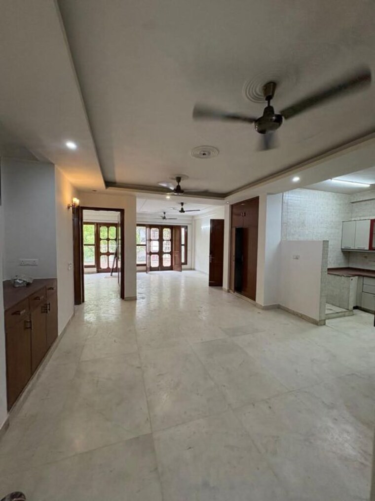 Living Room, neeti bagh 6+ Bedroom 325 Sq.Yd. Independent House In Neeti Bagh Delhi 10605413