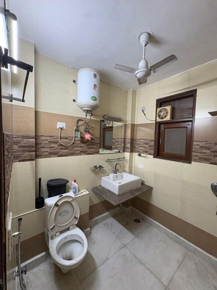Kitchen, neeti bagh 6+ Bedroom 325 Sq.Yd. Independent House In Neeti Bagh Delhi 10605413