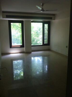 Room in 4 BHK Builder Floor at Panchsheel Park – for Rent