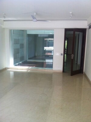 Room in 4 BHK Builder Floor at Panchsheel Park – for Rent