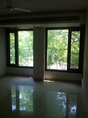 Room in 4 BHK Builder Floor at Panchsheel Park – for Rent