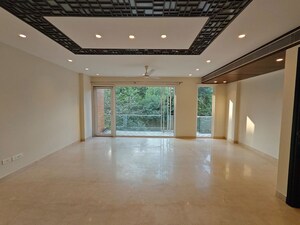 Room in 4 BHK Builder Floor at Safdarjung Development Area – for Rent