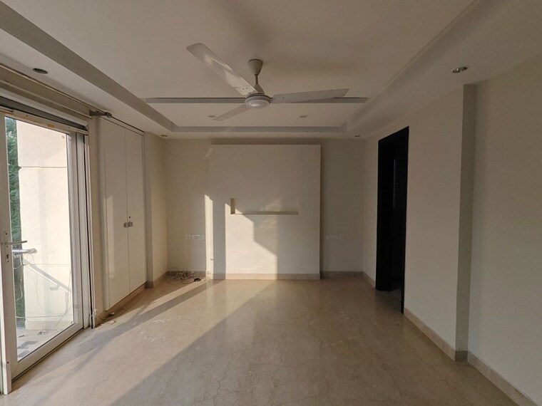 Room, safdarjung development area 4 Bedroom 500 Sq.Yd. Builder Floor In Safdarjung Development Area Delhi 10605427