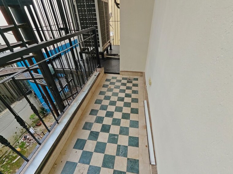Balcony, safdarjung development area 4 Bedroom 500 Sq.Yd. Builder Floor In Safdarjung Development Area Delhi 10605427