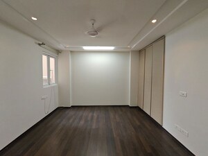 Room in 4 BHK Builder Floor at Safdarjung Development Area – for Rent