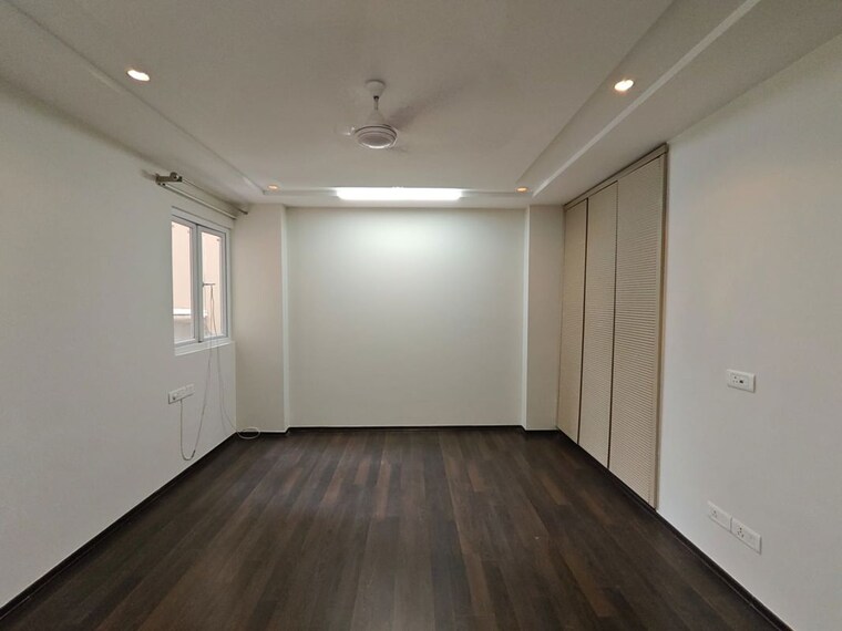 Room, safdarjung development area 4 Bedroom 500 Sq.Yd. Builder Floor In Safdarjung Development Area Delhi 10605427