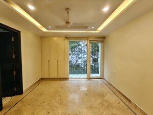 Room in 4 BHK Builder Floor at Safdarjung Development Area – for Rent