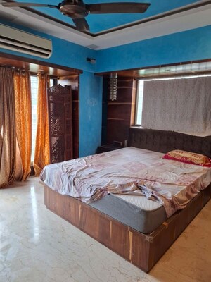 Bedroom in 1 BHK Apartment at Shubhkamna CHS, Matunga – for Rent