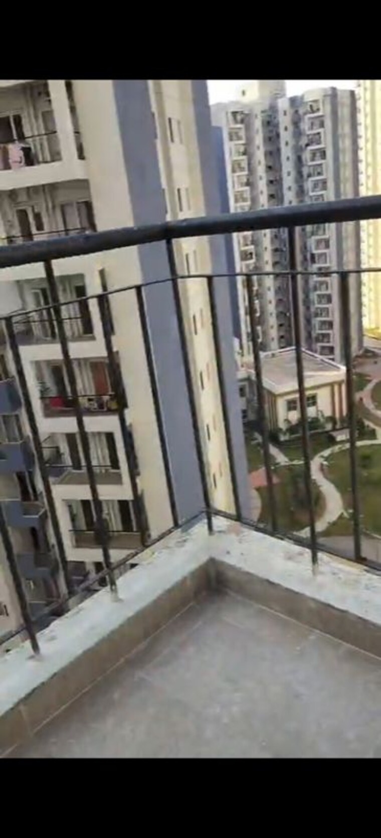 Balcony, amrapali-leisure-park 2.5 Bedroom 920 Sq.Ft. Apartment In Amrapali Leisure Valley Greater Noida 10605452