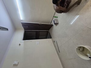 Furnished Amenities in 3.5 BHK Builder Floor at Mayur Vihar – for Rent