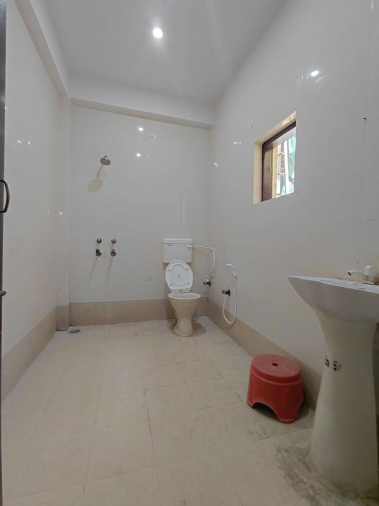 Bathroom, sector 46 1 RK 200 Sq.Mt. Villa In Sector 46 Noida 10605462