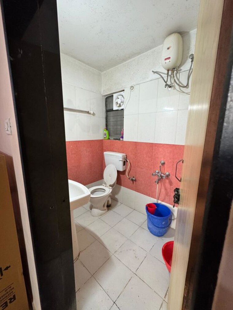 Bathroom, golden-sai-vilasita 2 Bedroom 990 Sq.Ft. Apartment In Wakad Pune 10605478