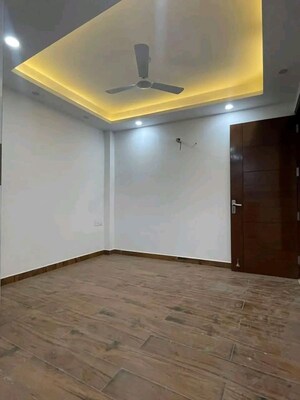 Room in 2 BHK Apartment at Chattarpur – for Rent