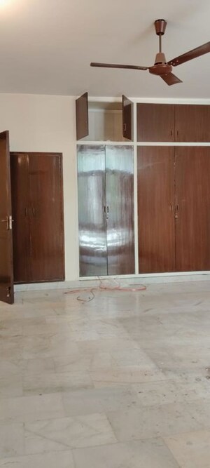 Room in 3 BHK Builder Floor at Greater Kailash ii – for Rent