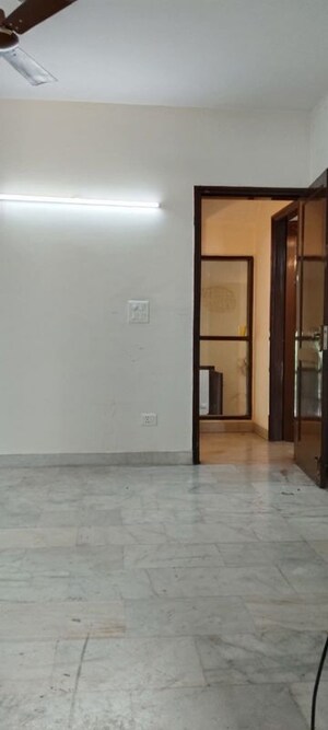 Room in 3 BHK Builder Floor at Greater Kailash ii – for Rent