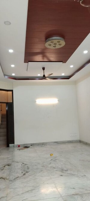 Room in 3 BHK Builder Floor at Greater Kailash ii – for Rent