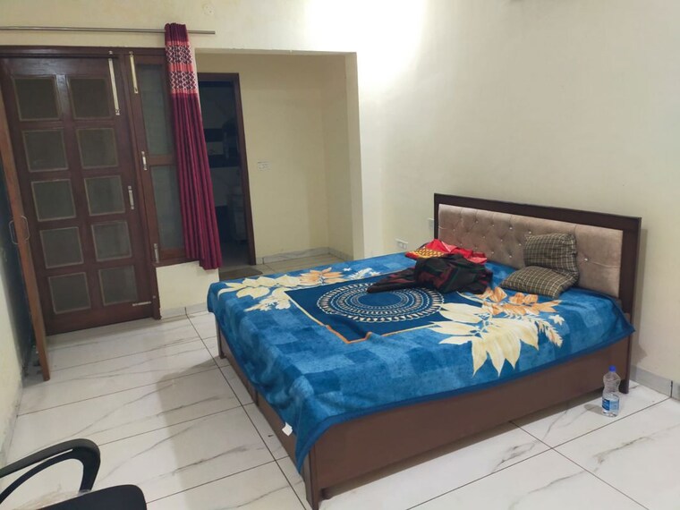 Bedroom, badal colony 2 Bedroom 200 Sq.Yd. Builder Floor In Badal Colony Zirakpur 10605494