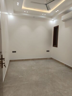 Room in 3 BHK Builder Floor at Saket – for Rent