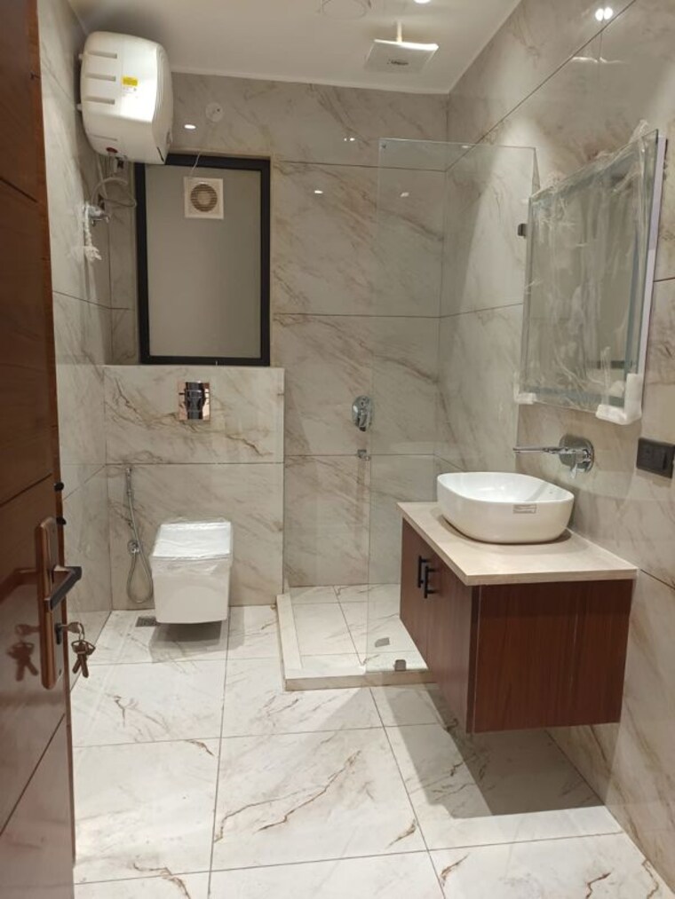 Bathroom, saket 3 Bedroom 2500 Sq.Ft. Builder Floor In Saket Delhi 10605516