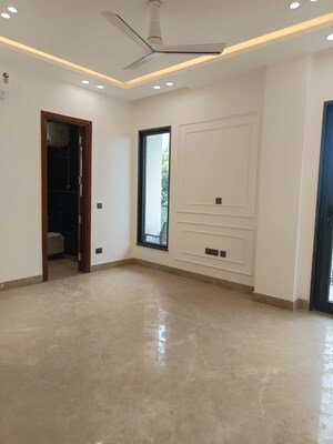 Room in 3 BHK Builder Floor at Saket – for Rent