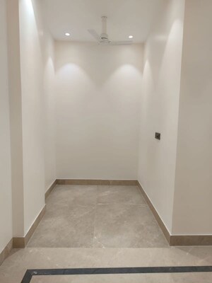 Room in 3 BHK Builder Floor at Saket – for Rent