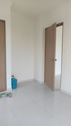 Room in 1 BHK Apartment at Lodha Palava Crown, Dombivli East – for Rent