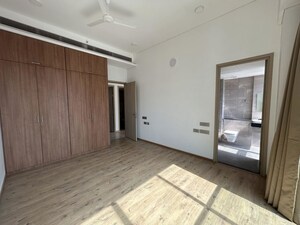 Room in 4 BHK Apartment at Rustomjee Crown, Prabhadevi – for Rent