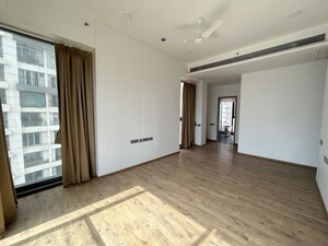 Room in 4 BHK Apartment at Rustomjee Crown, Prabhadevi – for Rent