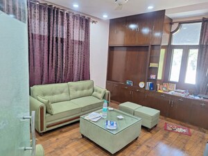 Bedroom in 2 BHK Apartment at Sainik Farm – for Rent