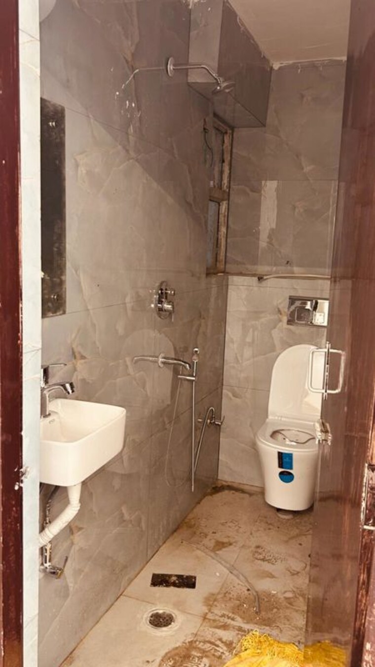 Bathroom, sector 19b dwarka 1 Bedroom 45 Sq.Yd. Apartment In Sector 19b Dwarka Delhi 10605593