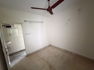 Room in 2 BHK Apartment at Vasant Vihar – for Rent
