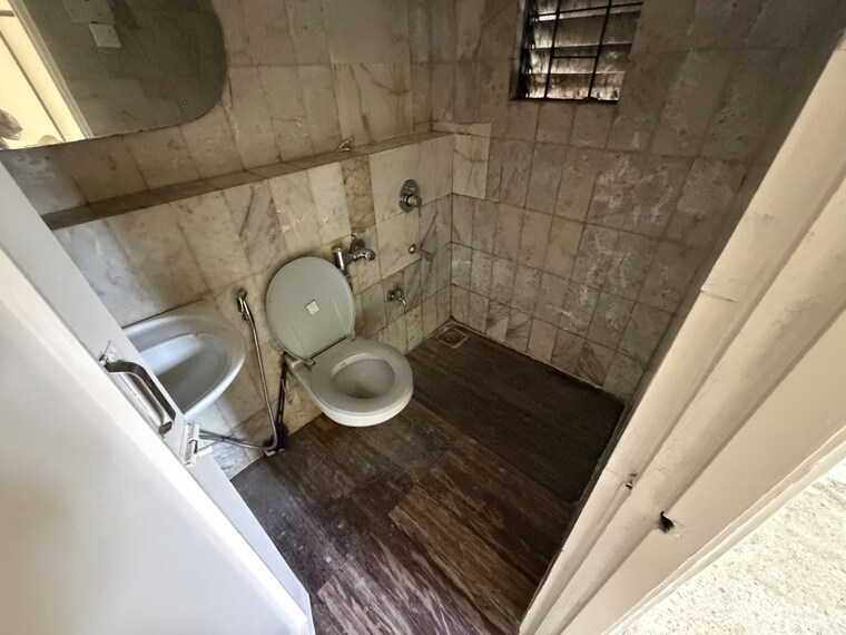 Bathroom, vasant vihar 2 Bedroom 700 Sq.Ft. Apartment In Vasant Vihar Thane 10605600