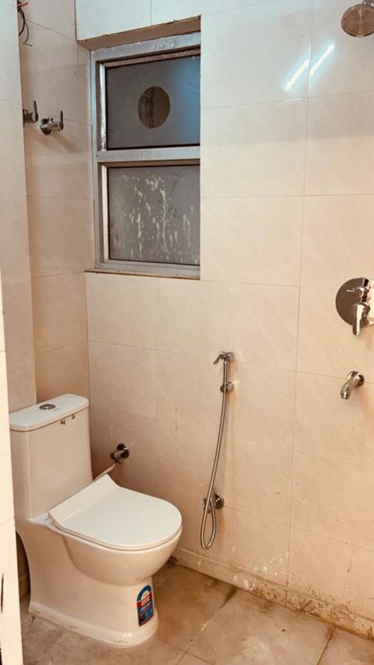 Bathroom, sector 19b dwarka 1 Bedroom 45 Sq.Yd. Apartment In Sector 19b Dwarka Delhi 10605603