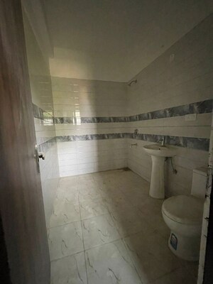 Bathroom in 4 BHK Villa at Sindhuja Greens, Sector 10 Greater Noida – for Rent