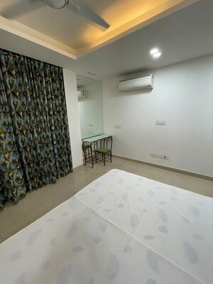 Room in 3 BHK Builder Floor at Sector 27 – for Rent