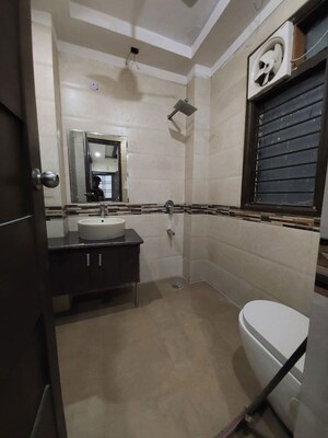 Kitchen in 2 BHK Builder Floor at Sector 40 – for Rent