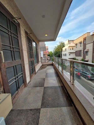 Balcony in 2 BHK Builder Floor at Sector 40 – for Rent