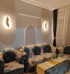 2 BHK + Prayer Room,Study Room,Store Room Builder Floor For Rent in Sector 21