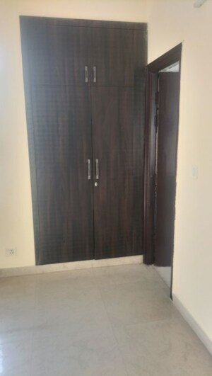 Room in 3 BHK Apartment at SRS Royal Hills, Sector 87 – for Rent