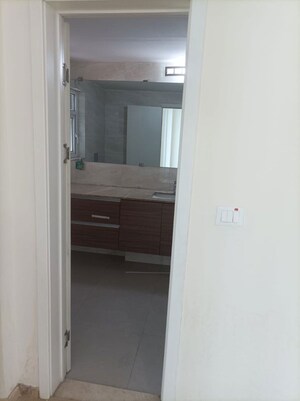 Bathroom in 4 BHK Apartment at DLF The Belaire, Sector 54 – for Sale