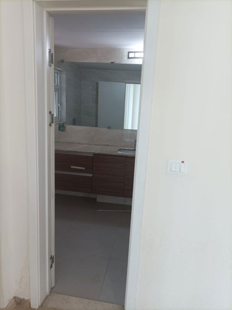 Bathroom, dlf-the-belaire 4 Bedroom 3065 Sq.Ft. Apartment In Sector 54 Gurgaon 10605822